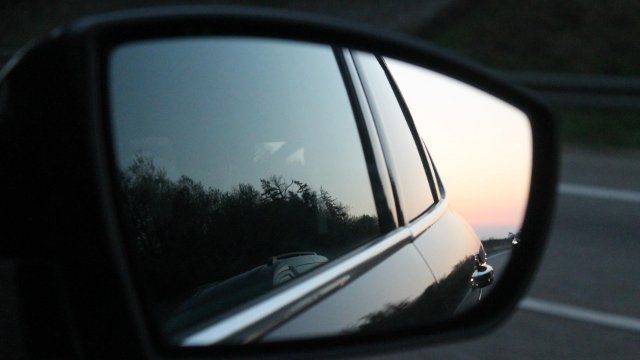 Neuwied: 21-jähriger Mann tritt mindestens zwölf Autospiegel ab
