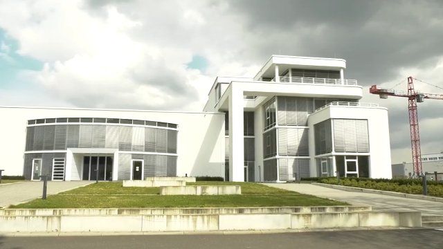 Compugroup hebt Prognose leicht an - Sonderkosten belasten Gewinn