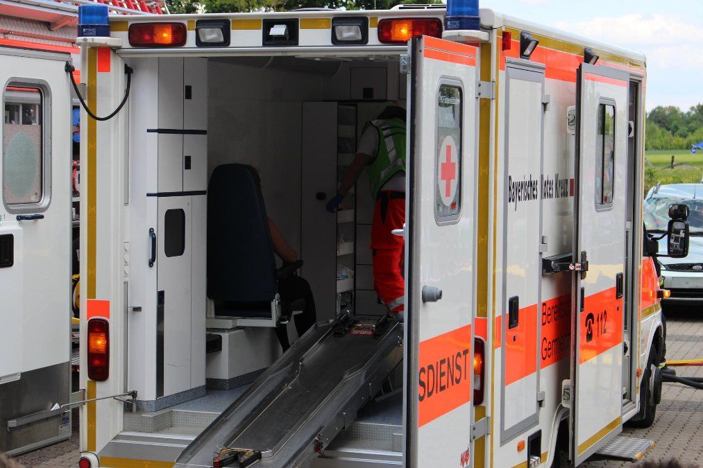 Koblenz: 42 Jahre alter Mann wird unter Fenstern begraben und verletzt