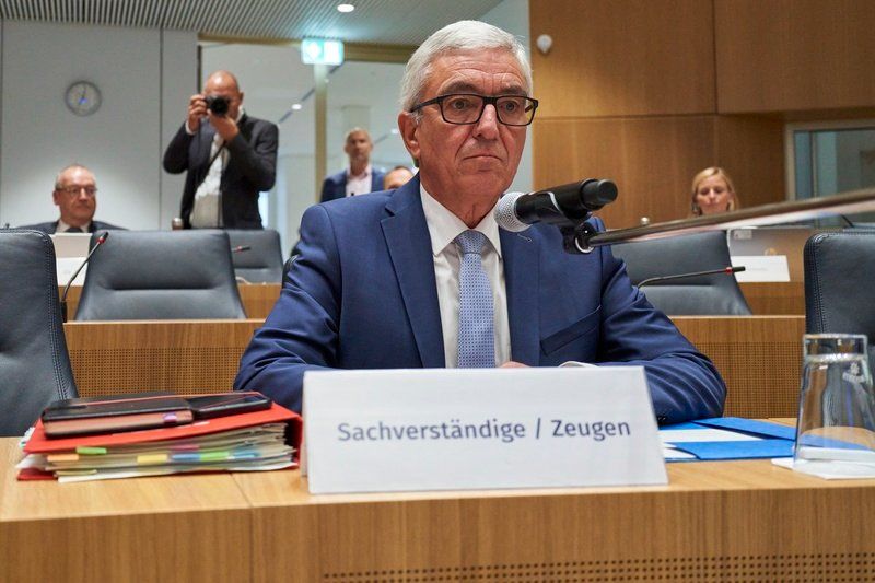 Lewentz: Wechsel der Einsatzleitung in Flutnacht «nur mit Verlust» Lewentz: Wechsel der Einsatzleitung in Flutnacht «nur mit Verlust»