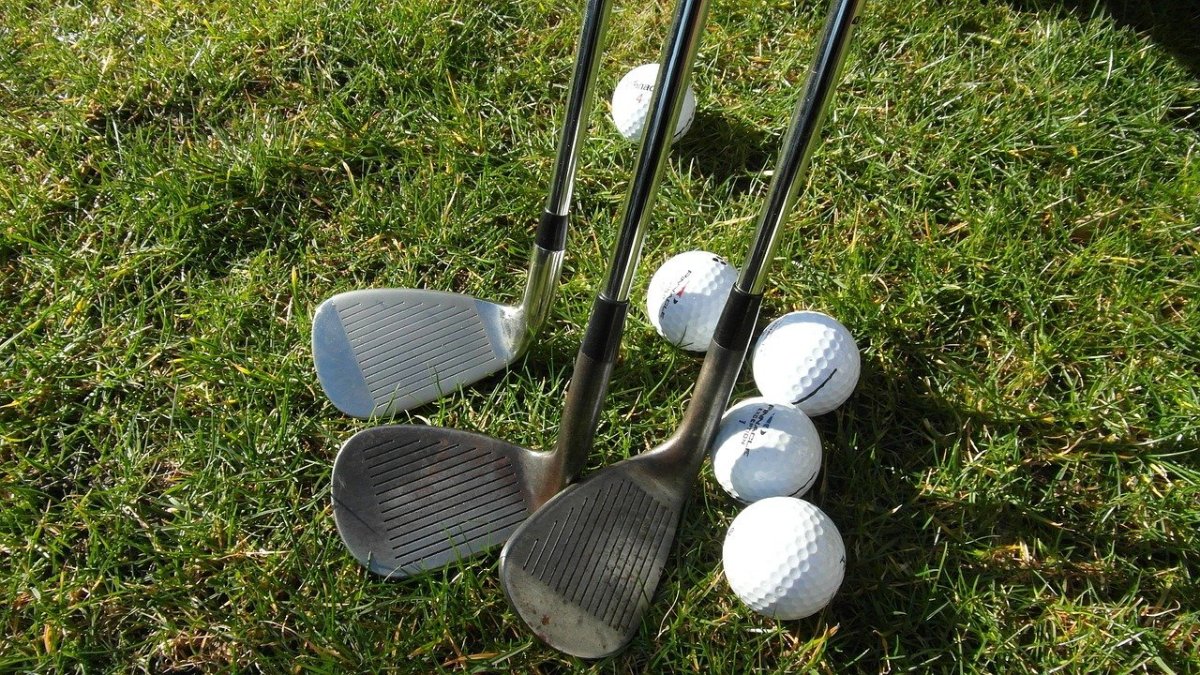 Lahnstein: Randalierer schlägt mit Golfschläger auf Schilder Lahnstein: Randalierer schlägt mit Golfschläger auf Schilder