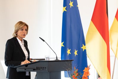 Regierungschefin: Industrie bei «Preisdeckel» wettbewerbsfähig halten Regierungschefin: Industrie bei «Preisdeckel» wettbewerbsfähig halten