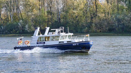 Hotelschiff und Frachter kollidieren: Mosel-Schifffahrt gesperrt