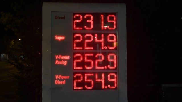 Spritpreise schnellen in die Höhe - Neue Debatte um Kraftstoffbranche
