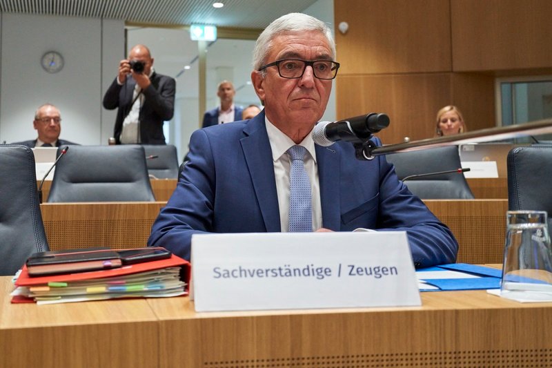 Kritik und Rücktrittsforderung nach Befragung zu Flutkatastrophe Kritik und Rücktrittsforderung nach Befragung zu Flutkatastrophe