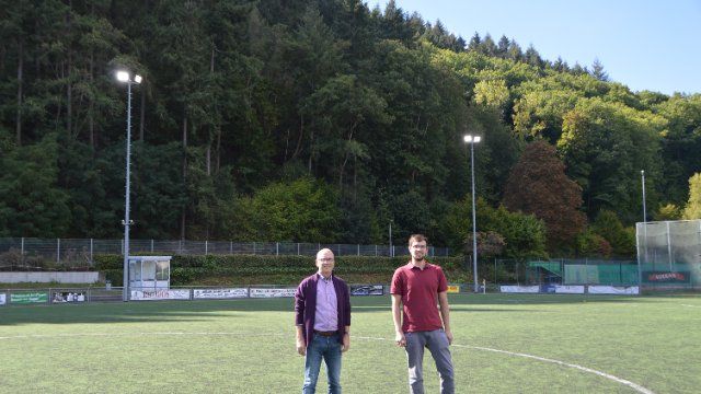 Neue Flutlichtbeleuchtung am TUS Platz