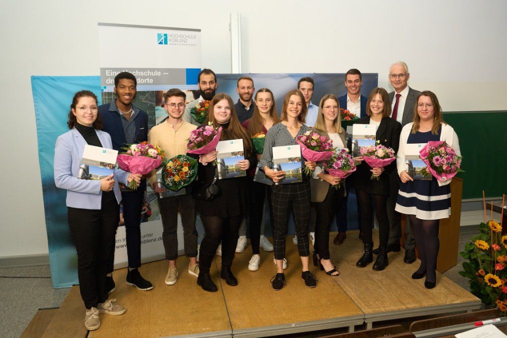 Hochschule Koblenz feiert Semesterauftakt 2022/23 mit Auszeichnungen für Studierende Hochschule Koblenz feiert Semesterauftakt 2022/23 mit Auszeichnungen für Studierende