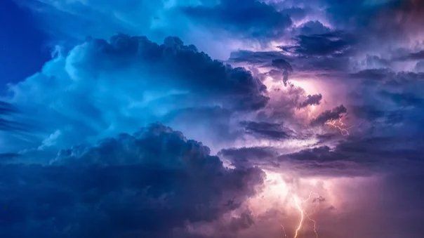 Einzelne Gewitter und sehr milde Temperaturen zum Wochenstart