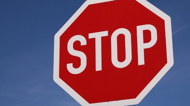 Verkehrsunfallflucht an der Einmündung der L98