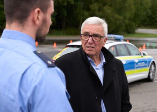 Ahrtal-Katastrophe: CDU und AfD fordern Entlassung von Lewentz Ahrtal-Katastrophe: CDU und AfD fordern Entlassung von Lewentz