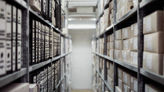 Dokumente mit Schimmel? Archivare warnen vor zu viel Energiesparen
