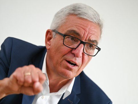 Innenminister Lewentz tritt zurück Innenminister Lewentz tritt zurück
