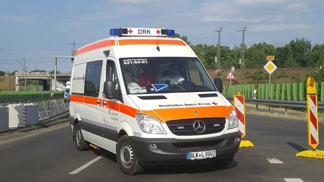 Auto kollidiert mit Rettungswagen