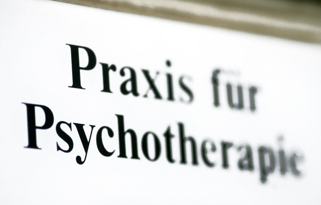 Minister Hoch macht sich für mehr Psychotherapieplätze stark Minister Hoch macht sich für mehr Psychotherapieplätze stark