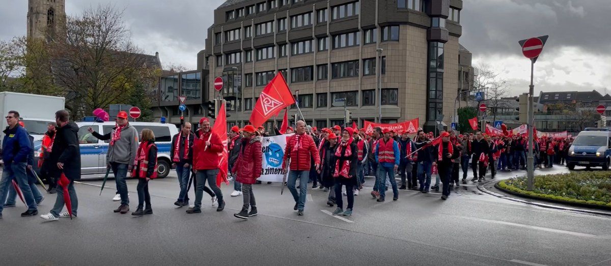 Koblenz: Über 1500 Metaller gehen für mehr Geld auf die Straße Koblenz: Über 1500 Metaller gehen für mehr Geld auf die Straße