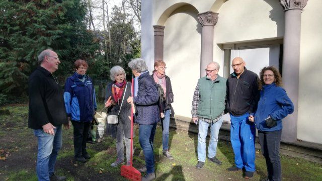 Grabpaten bringen Alten Friedhof auf Vordermann