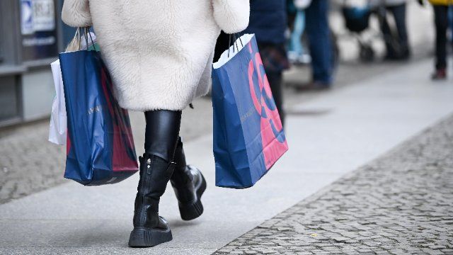 Spar-Weihnachten: Trend zu weniger Geschenken macht Handel Sorgen