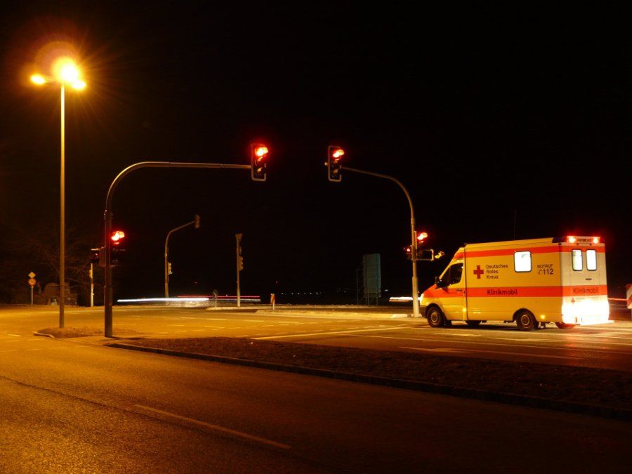 Tödlicher Unfall: 72-jähriger Mann von Lastwagen erfasst Tödlicher Unfall: 72-jähriger Mann von Lastwagen erfasst