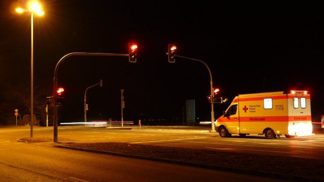 Tödlicher Unfall: 72-jähriger Mann von Lastwagen erfasst