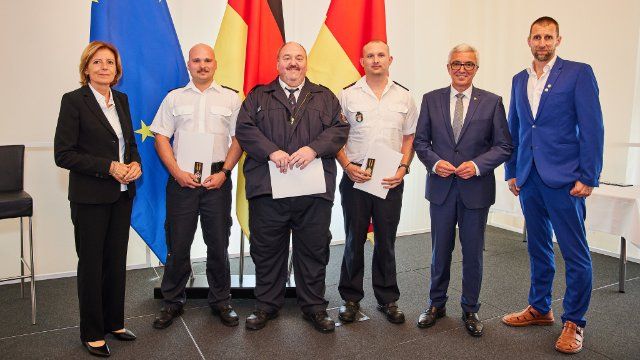 Lahnsteiner Rettungskräfte erhalten Fluthilfemedaille