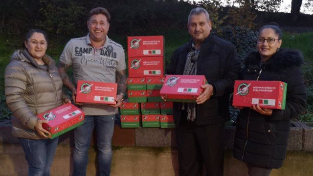 " Weihnachten im Schuhkarton" - 16 Pakete übergeben