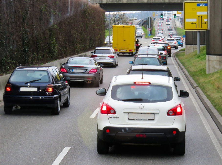 ADAC rechnet mit Staus vor Weihnachten - A61 dürfte voll werden ADAC rechnet mit Staus vor Weihnachten - A61 dürfte voll werden