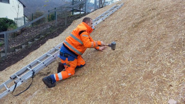 Neuer Zaun am Außengelände zum Friedhof Nievern
