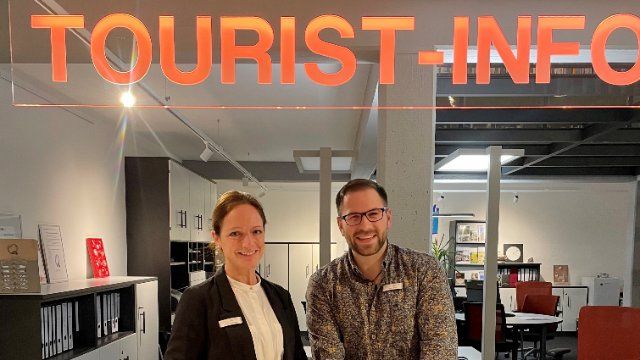Stadtbücherei und Tourist-Information feiern Neueröffnung
