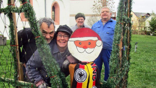 Weihnachtliche Stimmung auf dem Dorfplatz 