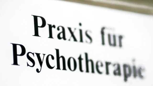 Langes Warten auf Psychotherapie - Hoch drängt Bund zum Handeln