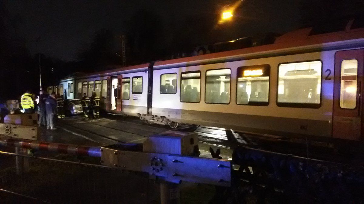 Nachtragsmeldung: PKW Kollision mit Regionalbahn Nachtragsmeldung: PKW Kollision mit Regionalbahn