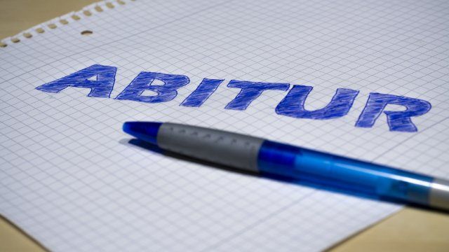 Breite Kritik an frühem Abiturtermin in Rheinland-Pfalz
