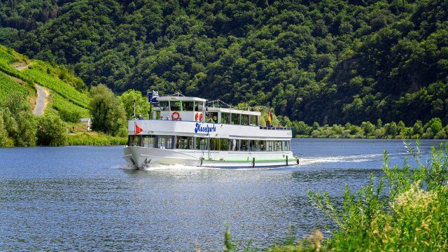 Leichtes Hochwasser beeinträchtigt Schiffe - sinkende Pegelstände