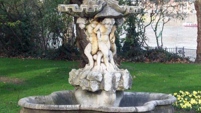 Muschelbrunnen kehrt an seinen alten Standort zurück