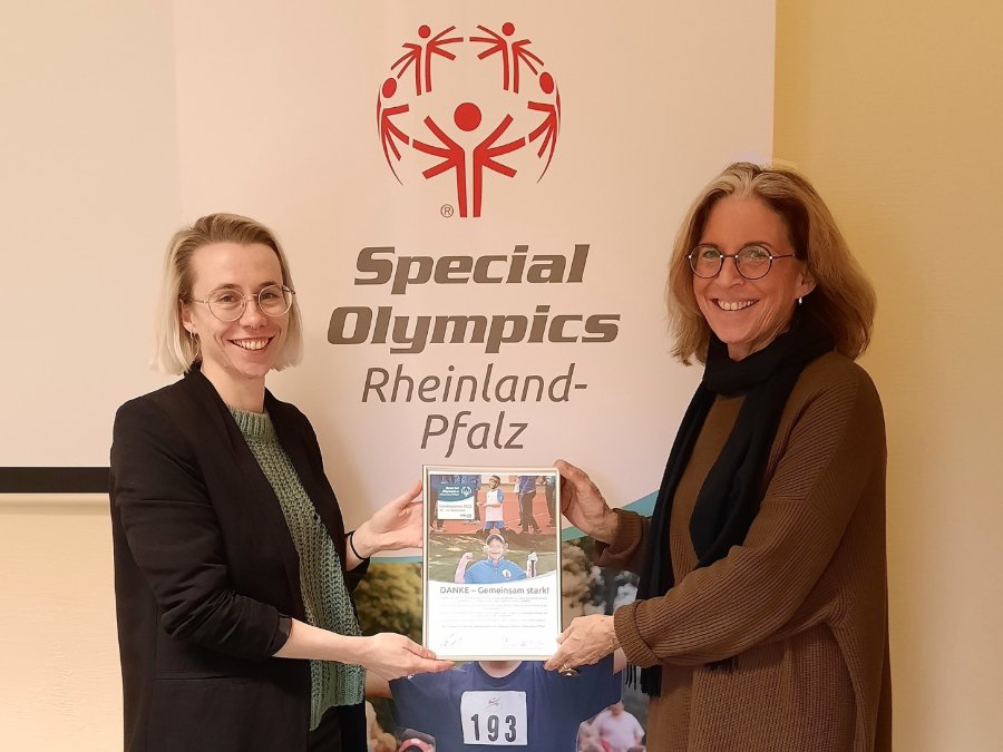 Bildungsanbieter aus Vallendar unterstützt Special Olympics Rheinland-Pfalz mit Weihnachtsspende Bildungsanbieter aus Vallendar unterstützt Special Olympics Rheinland-Pfalz mit Weihnachtsspende