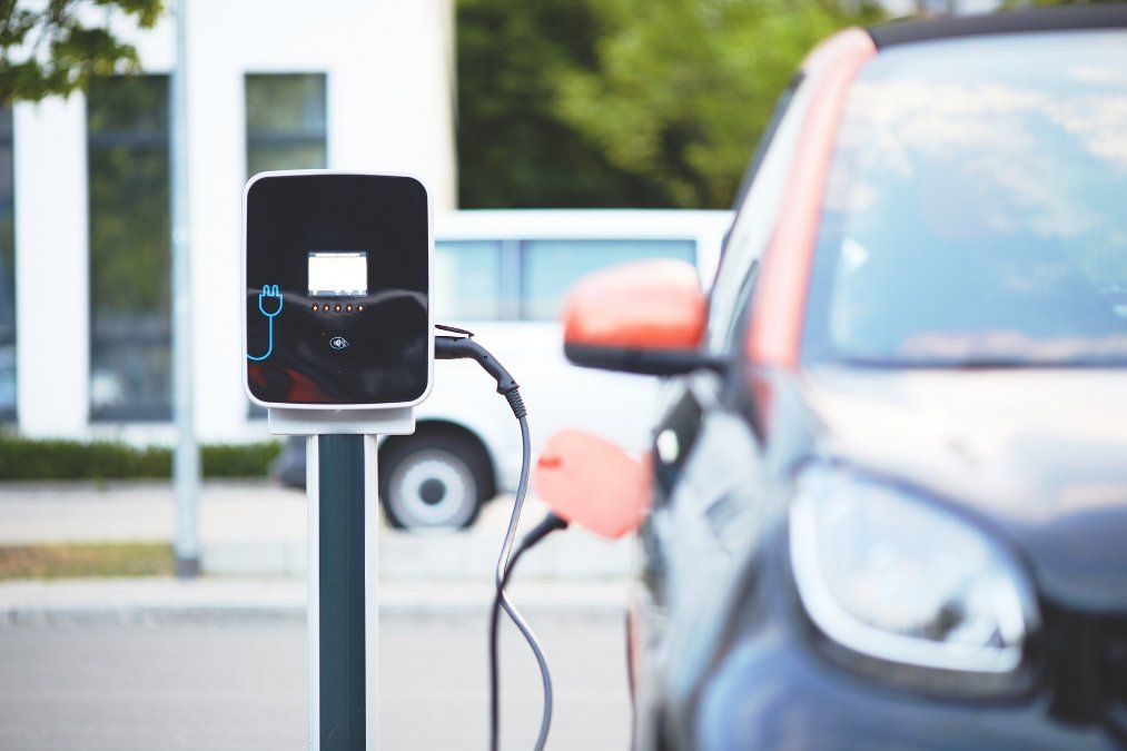 Mehr Hybrid- und Elektroautos als Verbrenner neu zugelassen Mehr Hybrid- und Elektroautos als Verbrenner neu zugelassen