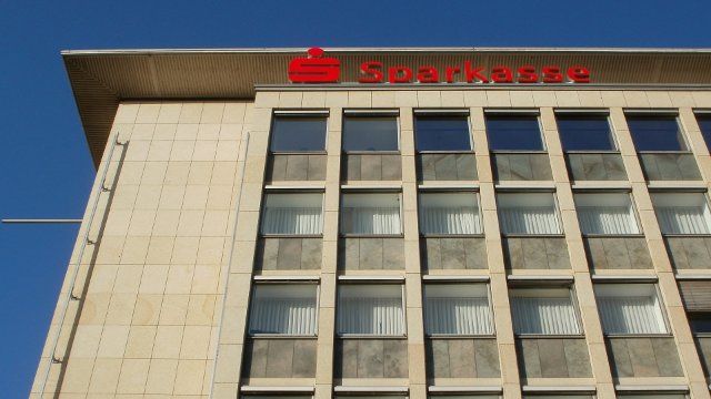Sparkassen besorgt wegen Geldautomatensprengungen