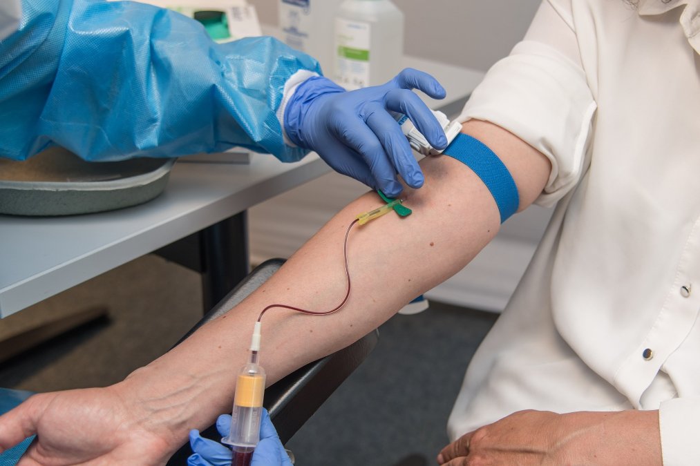 Gesundheitsminister Hoch: Bund will Diskriminierung bei Blutspende abschaffen Gesundheitsminister Hoch: Bund will Diskriminierung bei Blutspende abschaffen