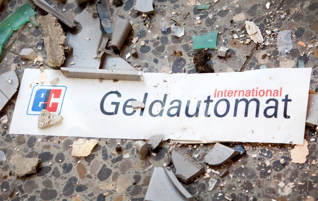 Geldautomat am EDEKA-Center Kreuzberg gesprengt: Zwei Verdächtige festgenommen