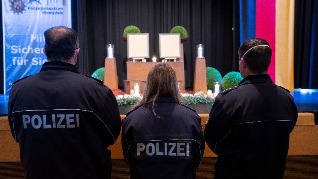 "Wir denken täglich an sie": Jahrestag von Polizistenmorden bei Kusel
