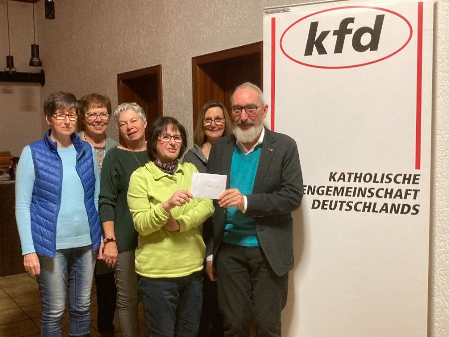 Kfd Polch unterstützt die Caritas-Tafel Kfd Polch unterstützt die Caritas-Tafel