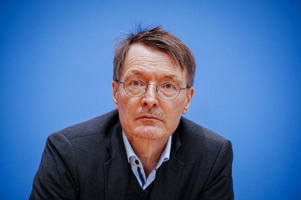 Lauterbach besorgt über neue Coronavirus-Variante XBB.1.5