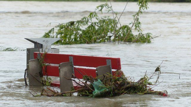Neuwied schließt drei Deichtore