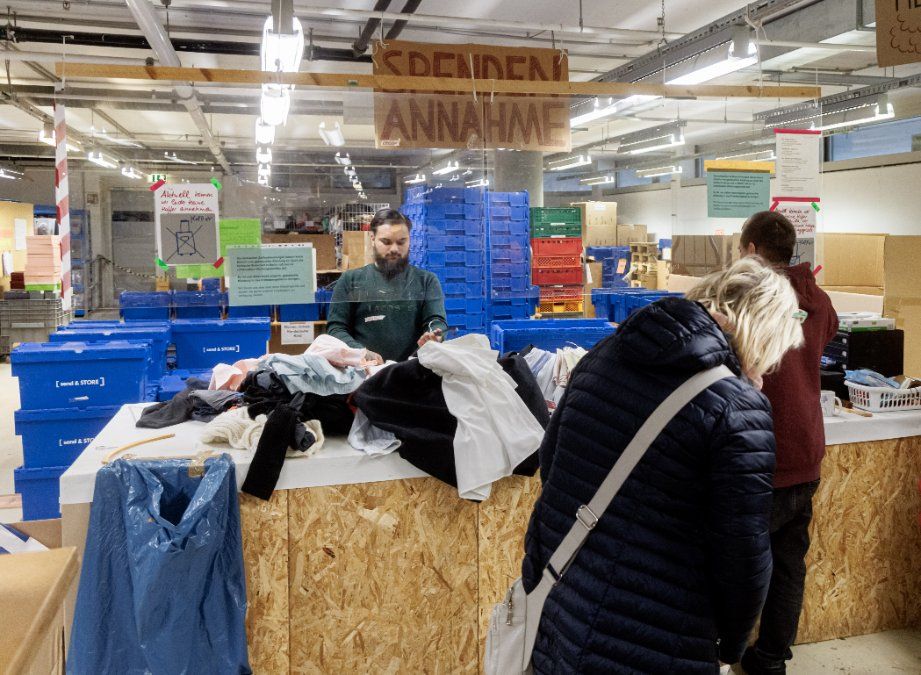 Spendensammellager für Erdbebenopfer öffnet in ehemaligem Impfzentrum Spendensammellager für Erdbebenopfer öffnet in ehemaligem Impfzentrum