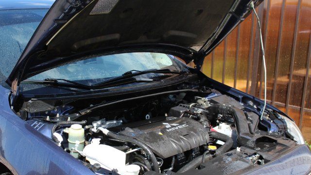 Junge Männer liefern sich Autorennen und Verfolgungsjagd mit Polizei