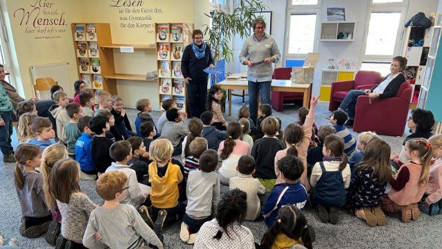 Lesespaß aus der Bibliothek begeisterte Grundschüler