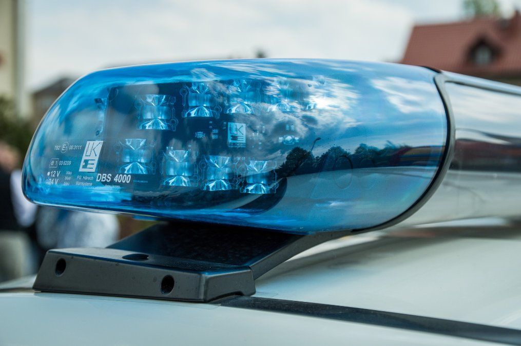 Frau fährt Fußgänger an Frau fährt Fußgänger an