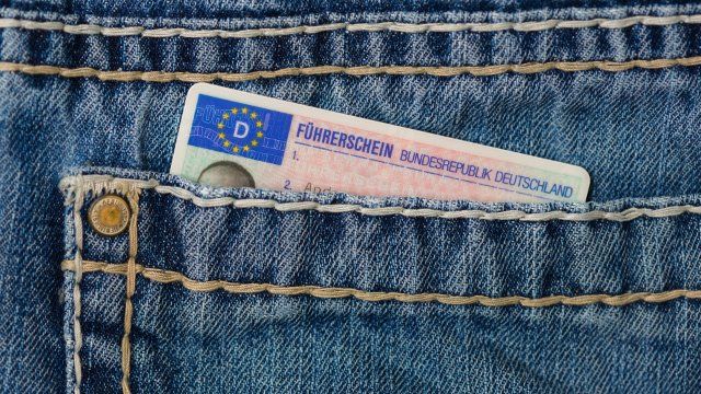 Alkohol am Steuer: Abgeordneter verliert Immunität und Führerschein