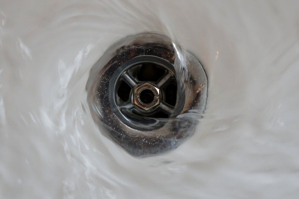 Hunsrück: Mann schläft in Badewanne ein und verursacht Wasserschaden
