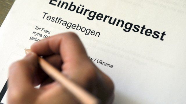"Das strapaziert die Geduld" - Hohe Belastung bei Ausländerbehörden